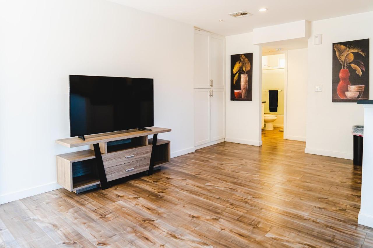 Modern Remodeled 1-Bedroom Close To Hollywood Walk Of Fame With Parking 로스앤젤레스 외부 사진