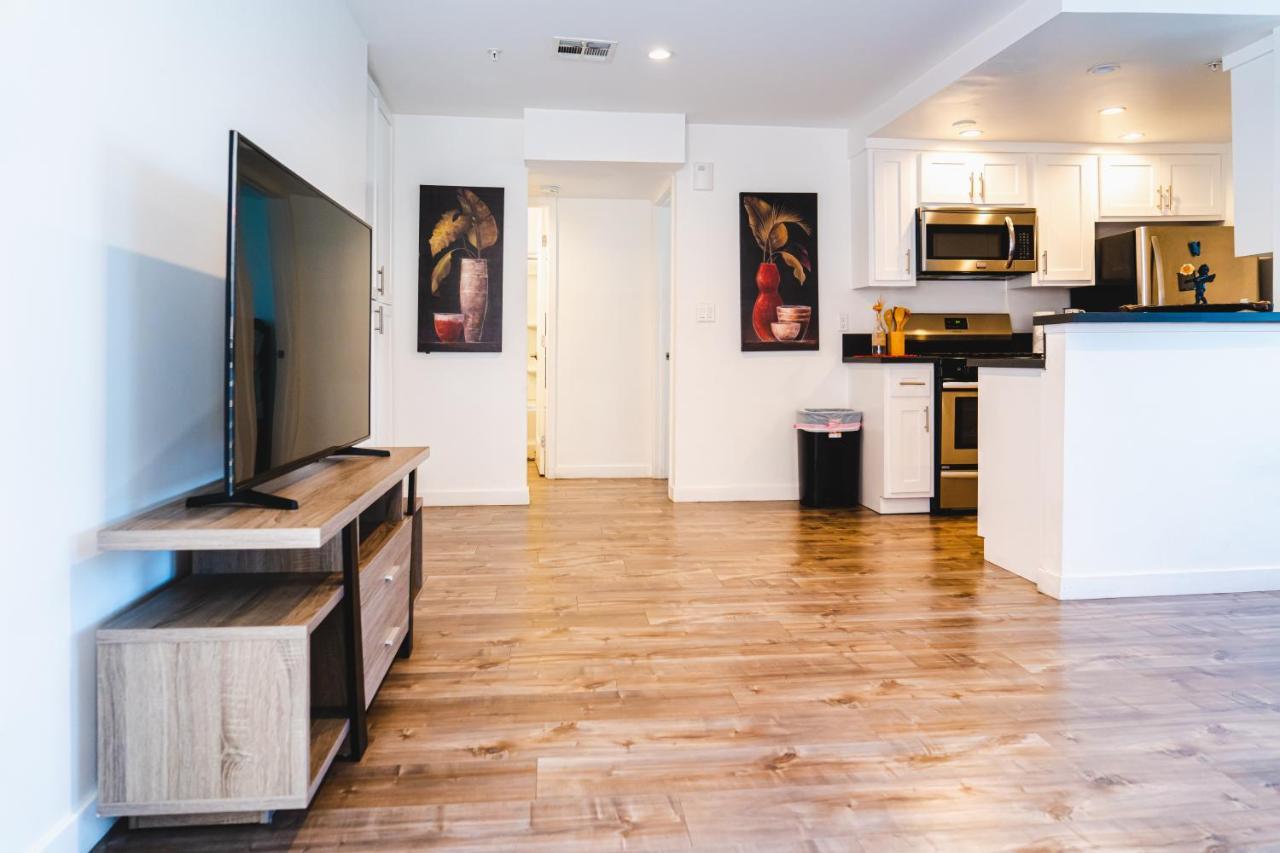 Modern Remodeled 1-Bedroom Close To Hollywood Walk Of Fame With Parking 로스앤젤레스 외부 사진